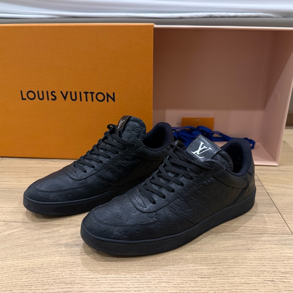 Louis Vuitton Monogram Black Sneakers . 100% AUTHENTIC